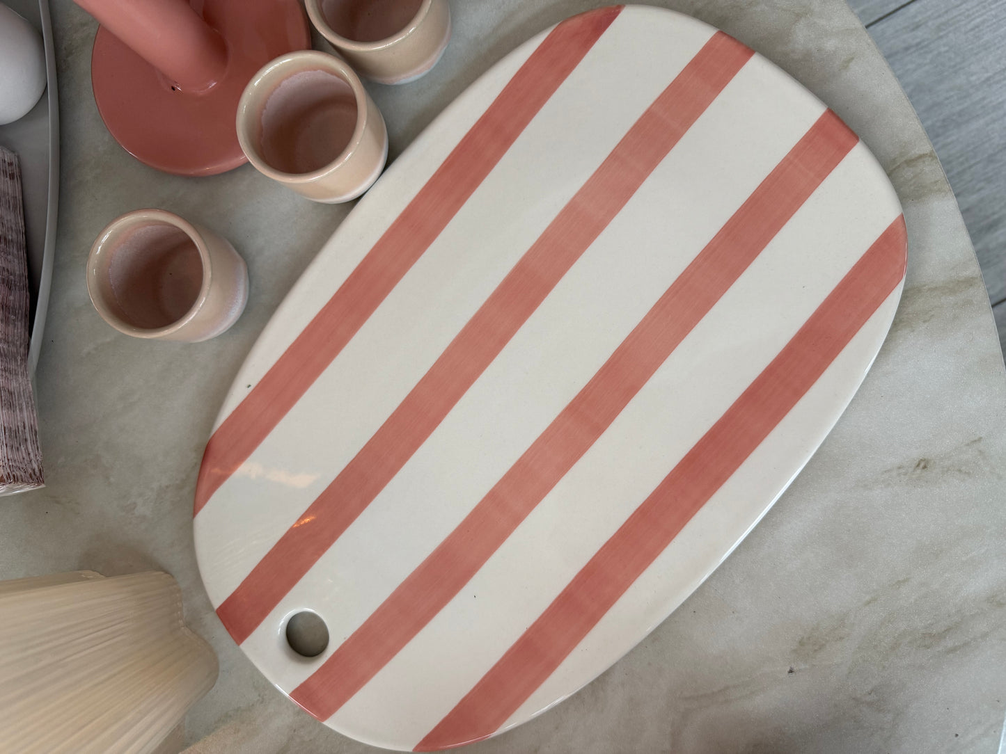 Serviertablett aus Keramik